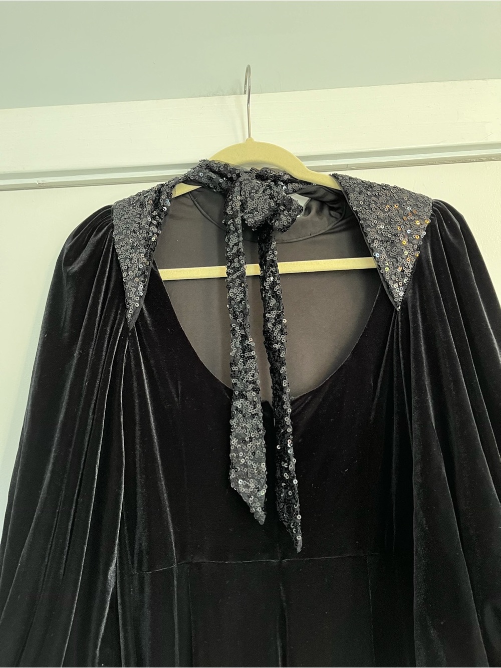 Badgley Mischka Black Velvet Puff-Sleeve Jumpsuit sequin open back bow - Picture 9 of 10